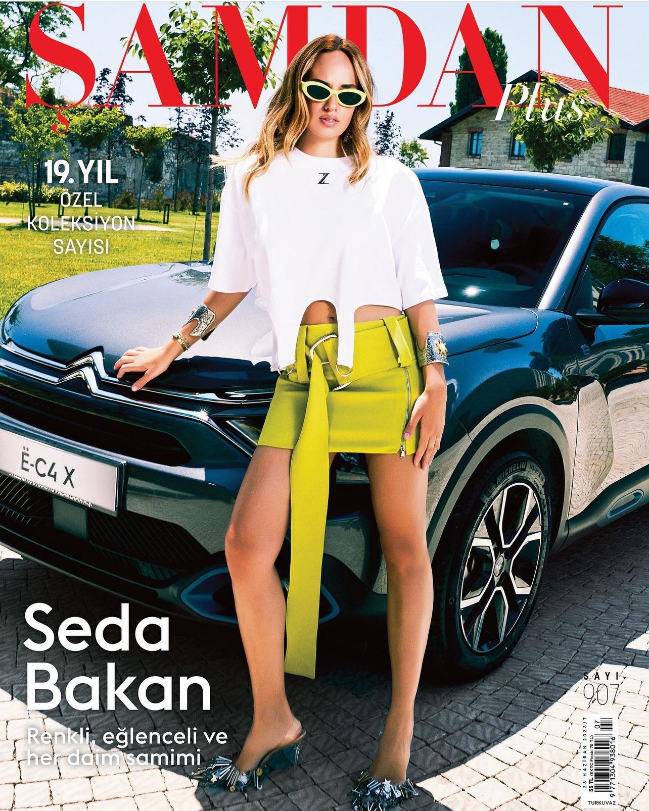 Seda Bakan wearing from ZTSS23 Ready-to-wear Collection for Şamdan
